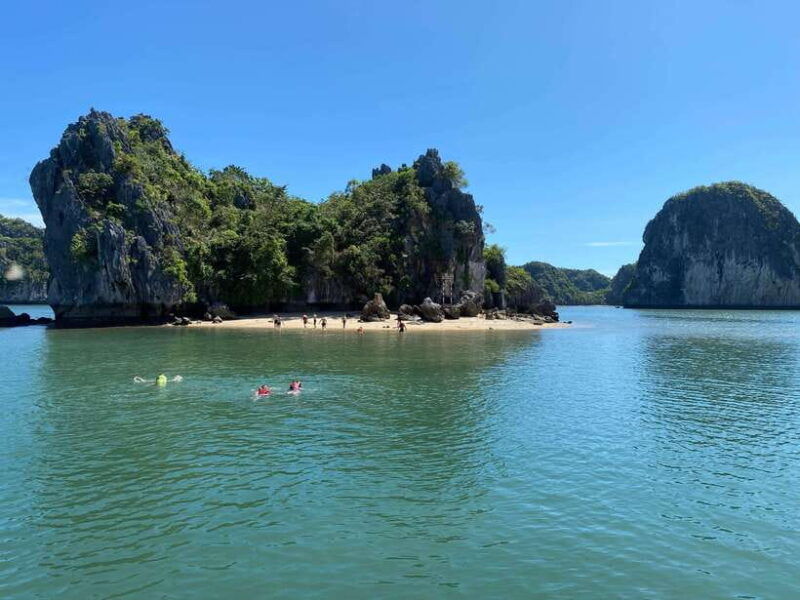 lan-ha-bay-kayak-swim-small-group