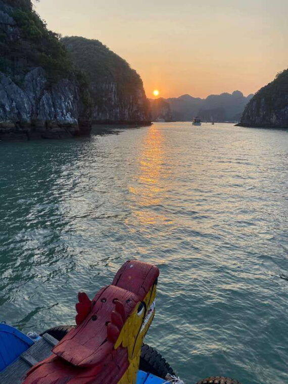 lan-ha-bay-kayak-swim-small-group