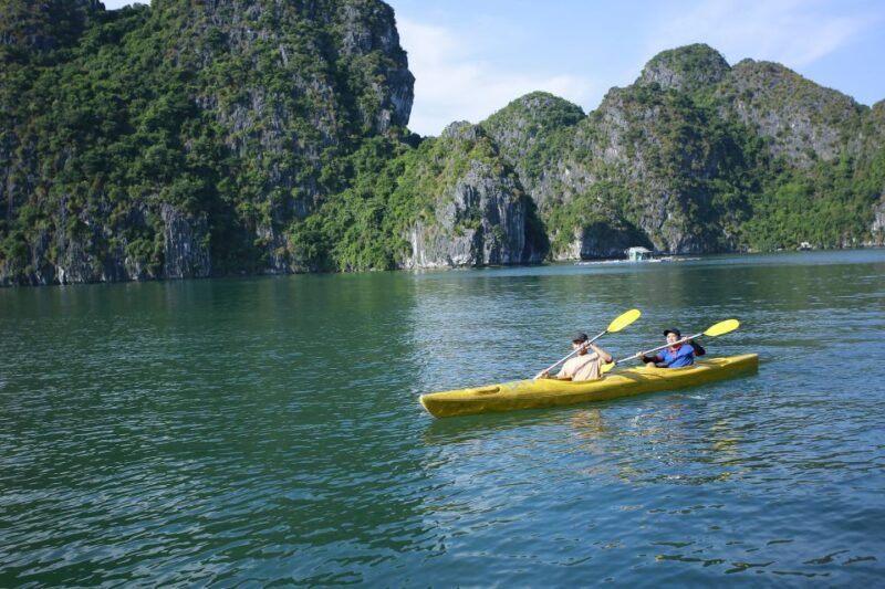 lan-ha-bay-kayaking-1-day-on-cruise