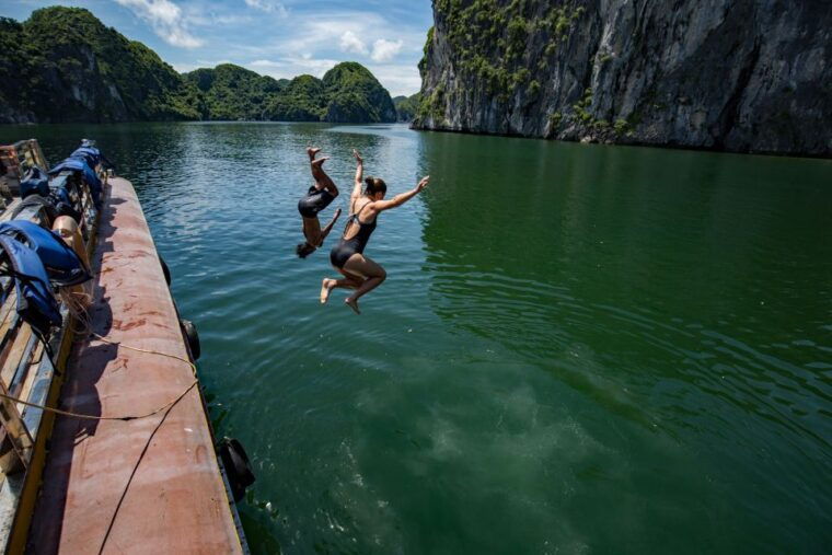 lan-ha-bay-kayaking-and-cruise