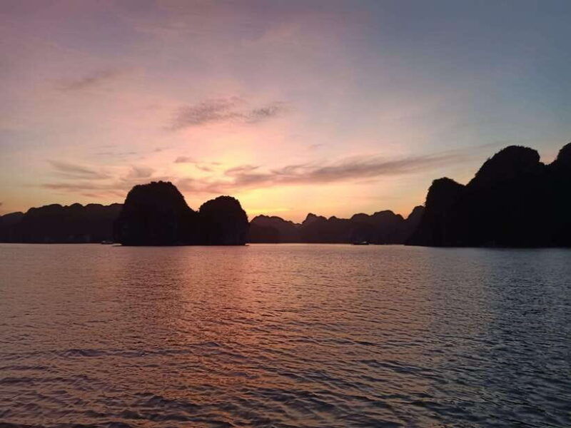 lan-ha-bay-sunset-and-night-kayak-with-bioluminescence