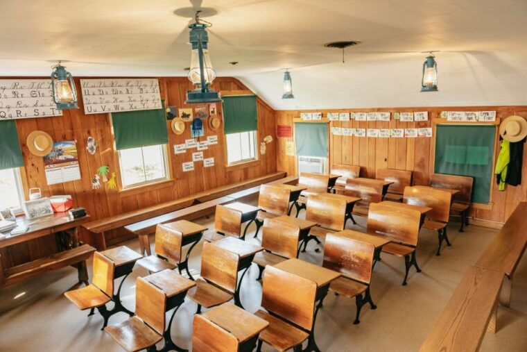 lancaster-amish-film-house-and-farmland-experience