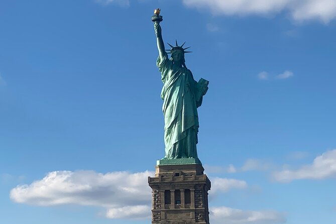 landmark-60-minute-nyc-cruise-near-the-statue-of-liberty