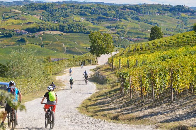 langhe-del-barolo-private-e-bike-tour-asphalt-and-dirt-road