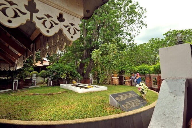 Langkawi History City Tour with Mahsuri Tomb & Beras Terbakar - Why Choose This Tour?