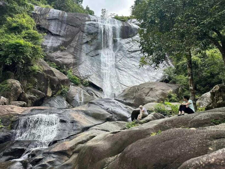 langkawi-seven-wells-waterfalls-and-sacred-blue-pool-trip