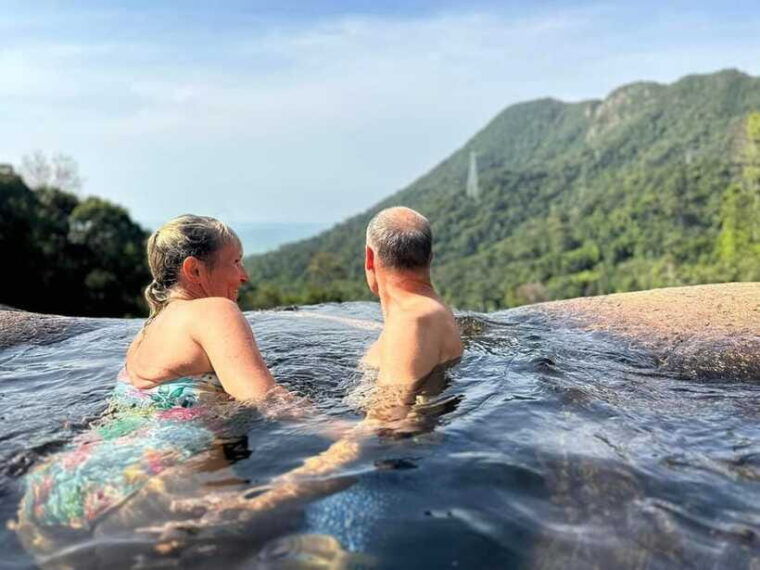 langkawi-seven-wells-waterfalls-and-sacred-blue-pool-trip