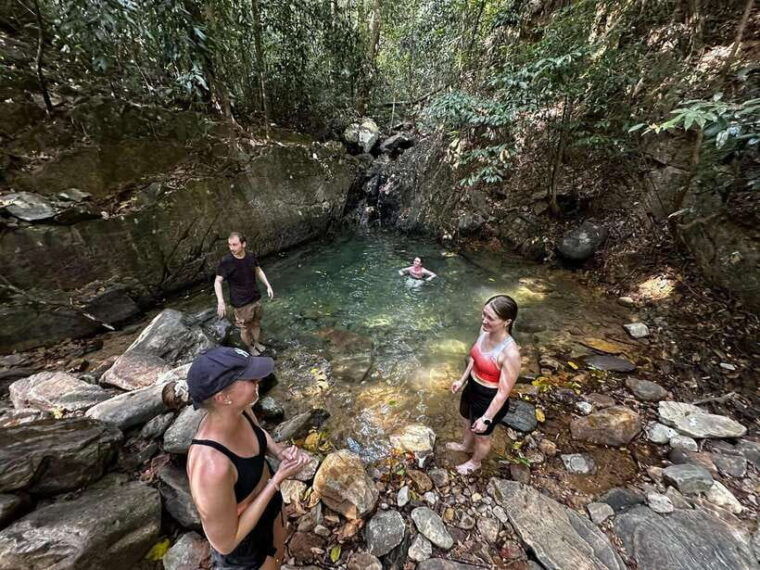 langkawi-seven-wells-waterfalls-and-sacred-blue-pool-trip