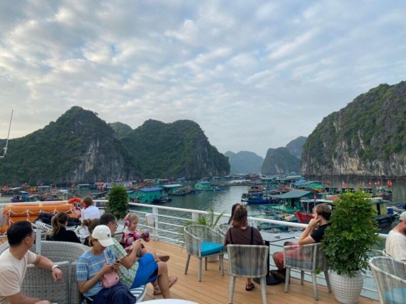 lanhabay-catba-island-viethai-village-luxury-cruise-1-day