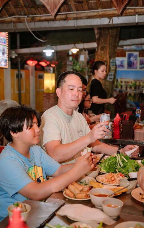 lantern-boat-trip-walking-local-food-tour