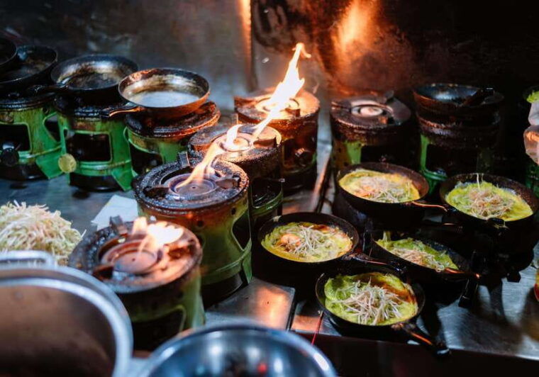 lantern-boat-trip-walking-local-food-tour