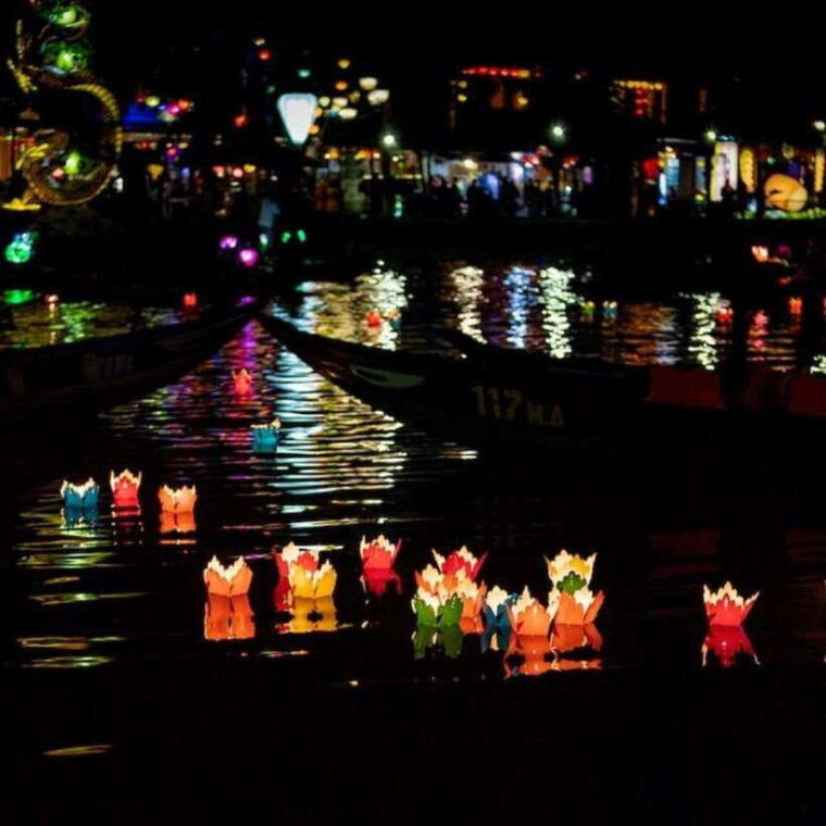 lantern-release-and-night-river-boat-experience-in-hoi-an