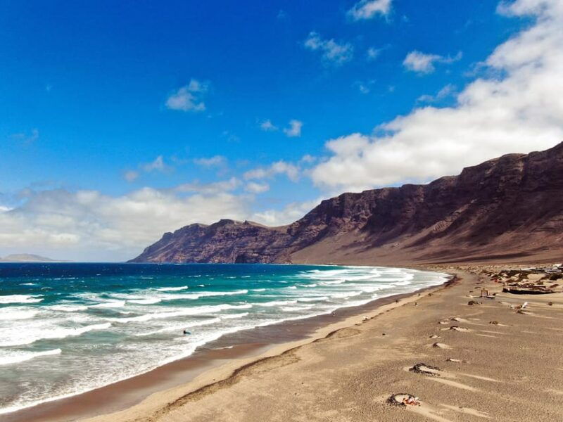 lanzarote-2-or-4-hour-surf-lessons-in-famara