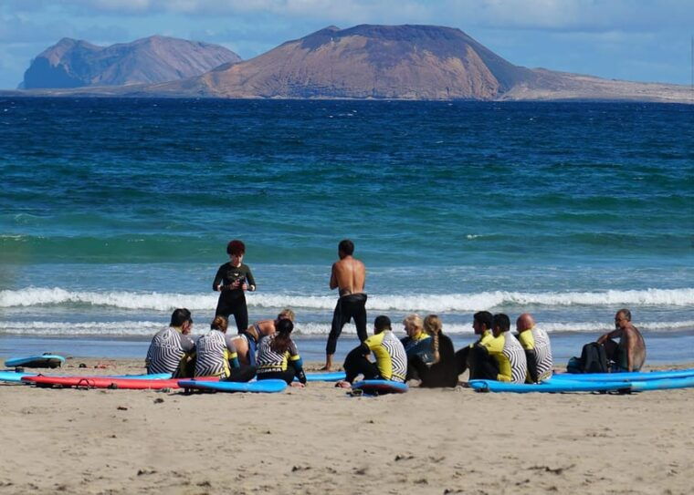 lanzarote-2-or-4-hour-surf-lessons-in-famara