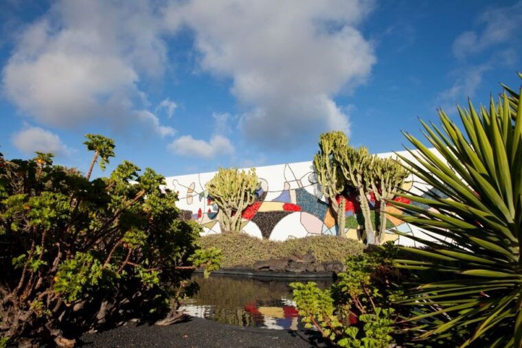 lanzarote-cesar-manrique-teguise-market-from-cruise-port