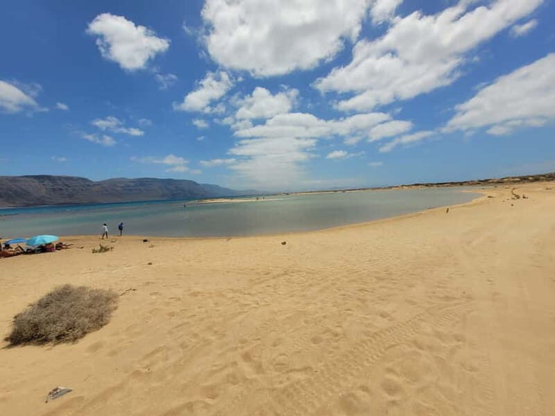 Lanzarote: Excursion to La Graciosa with 4x4 Adventure - Introduction to La Graciosa’s Unique Charm