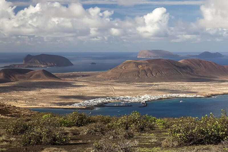 Lanzarote: Ferry to La Graciosa with Wi-Fi (free parking) - Exploring La Graciosa: Flexibility for Every Adventurer
