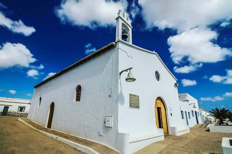 Lanzarote: Ferry to La Graciosa with Wi-Fi (free parking) - Who Will Love This Tour?