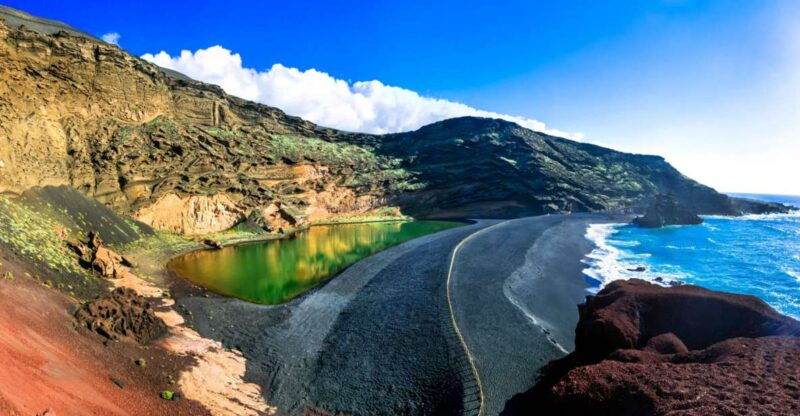 lanzarote-guided-day-trip-to-timanfaya-park-green-lagoon