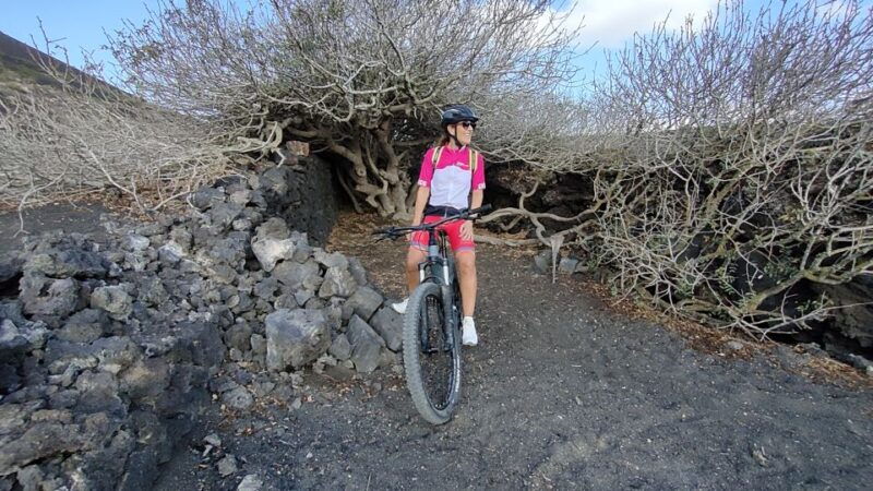 lanzarote-guided-ebike-tours-around-the-volcanoes