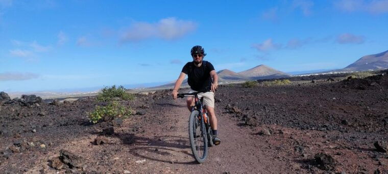 lanzarote-guided-ebike-tours-around-the-volcanoes