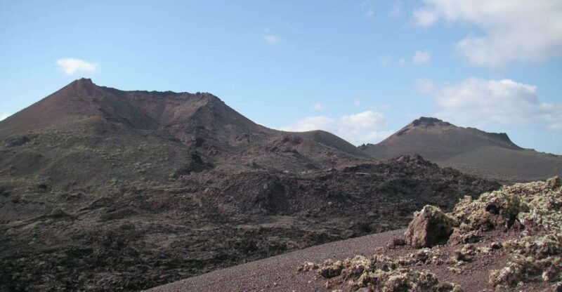 lanzarote-guided-volcano-hike-with-transfers