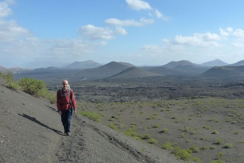 lanzarote-guided-volcano-hike-with-transfers