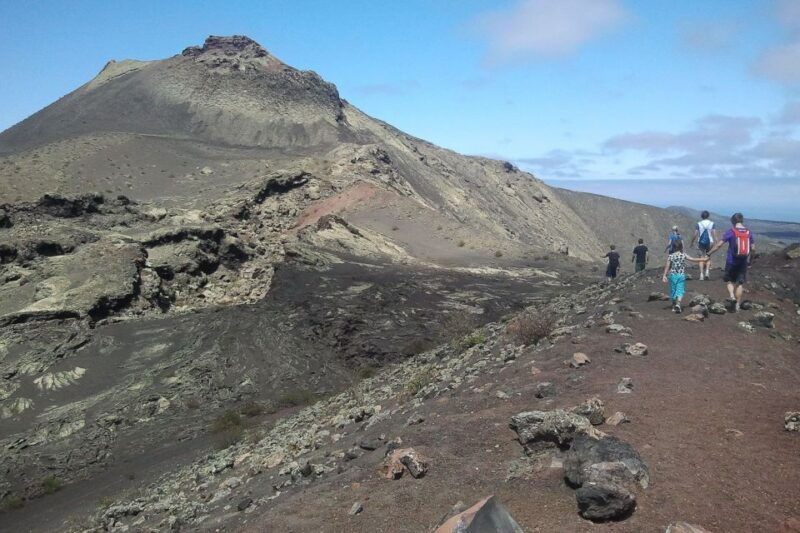 lanzarote-guided-volcano-hike-with-transfers