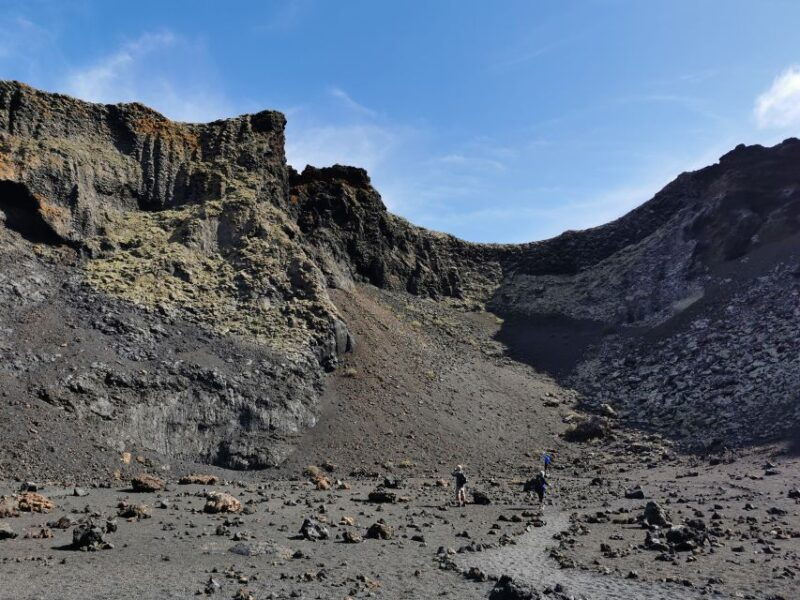 lanzarote-guided-volcano-hike-with-transfers
