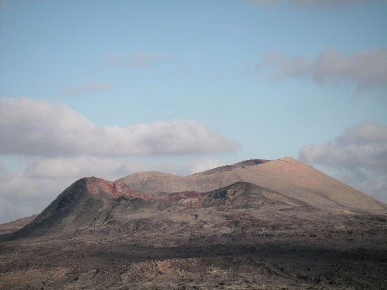 lanzarote-guided-volcano-hike-with-transfers