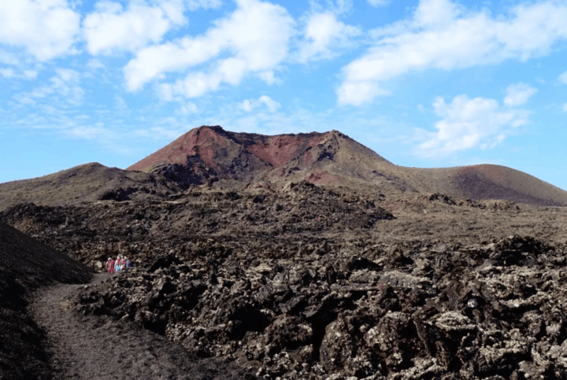 lanzarote-hike-across-timanfayas-volcanic-landscapes
