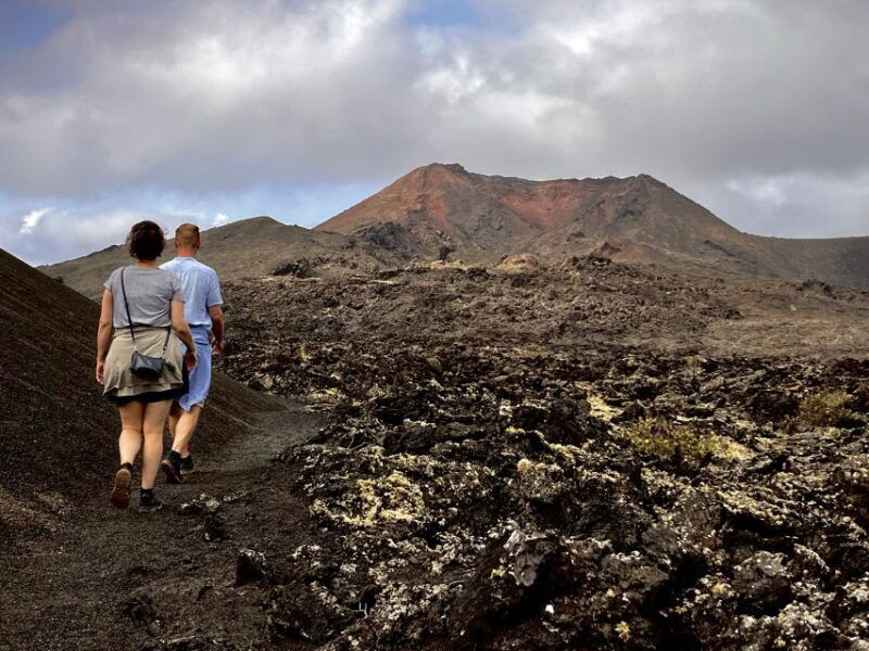 lanzarote-hike-across-timanfayas-volcanic-landscapes