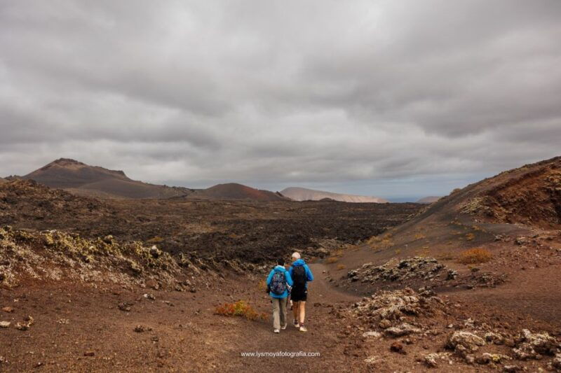 lanzarote-hike-across-timanfayas-volcanic-landscapes