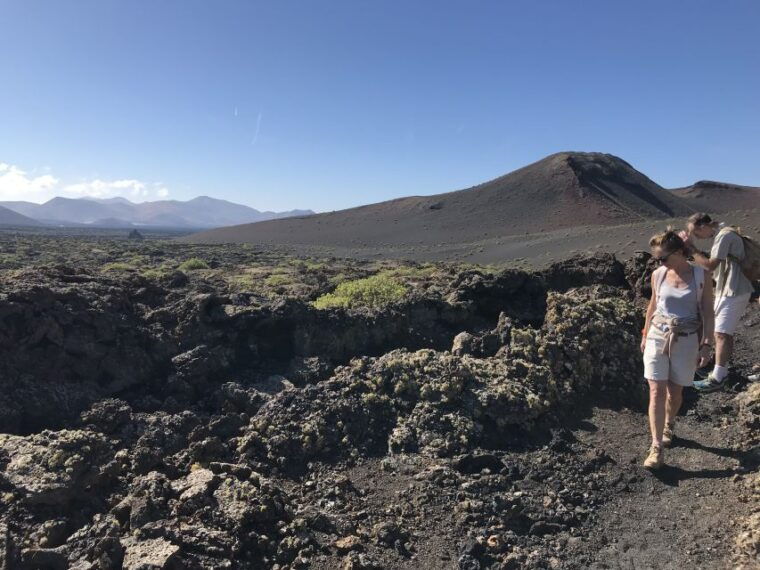 lanzarote-hike-across-timanfayas-volcanic-landscapes