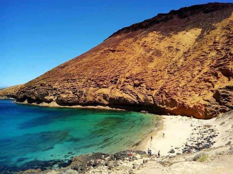 Lanzarote: La Graciosa Complete Jeep Tour with Beach Time - What to Expect from the Experience