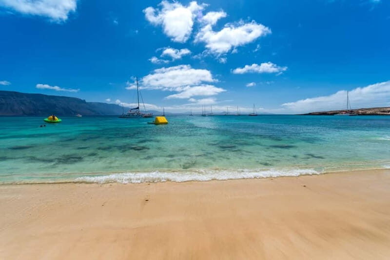 Lanzarote: La Graciosa Complete Jeep Tour with Beach Time - The Real Traveler Experience