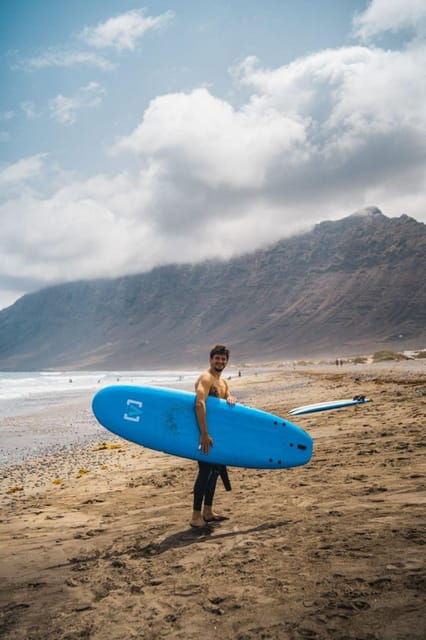 lanzarote-private-surf-class-in-famara-beach