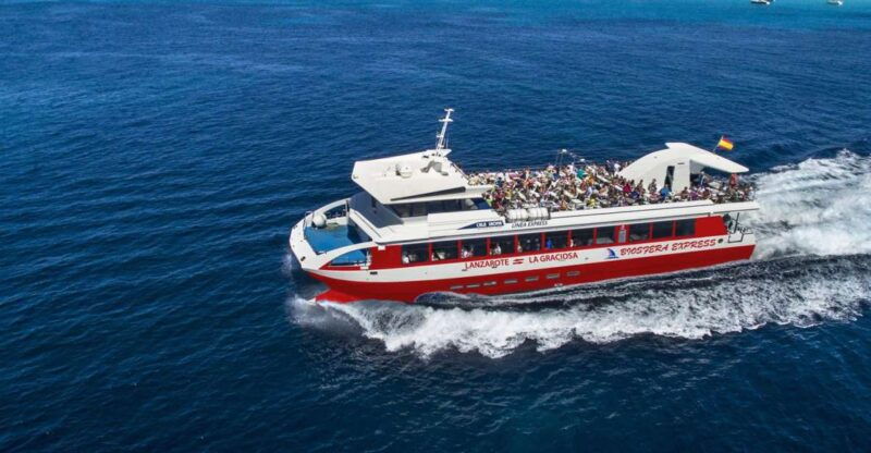 lanzarote-roundtrip-ferry-transfer-to-la-graciosa