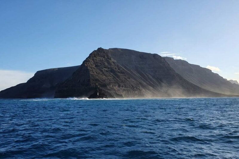lanzarote-roundtrip-ferry-transfer-to-la-graciosa
