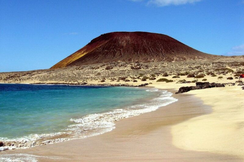 lanzarote-roundtrip-ferry-transfer-to-la-graciosa