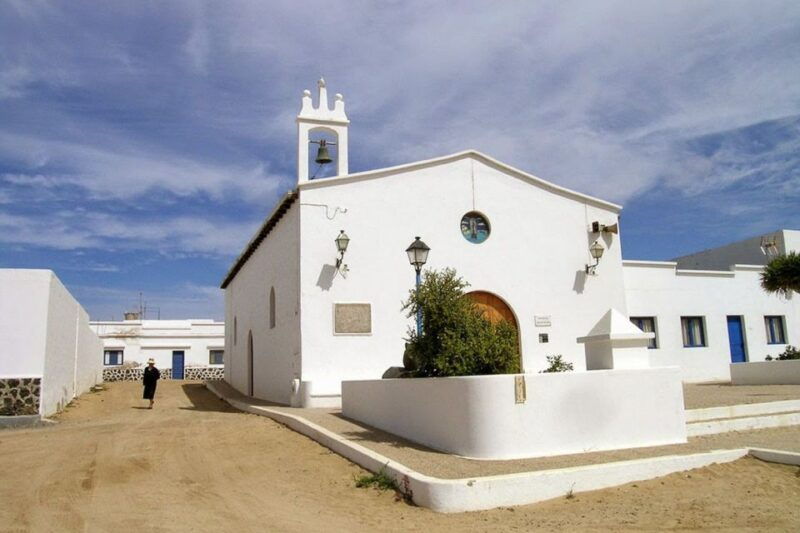lanzarote-roundtrip-ferry-transfer-to-la-graciosa