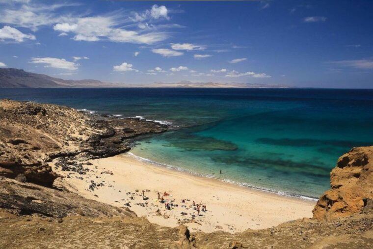 lanzarote-roundtrip-ferry-transfer-to-la-graciosa