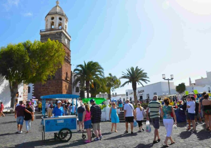 lanzarote-teguise-handicraft-market-and-la-graciosa-island