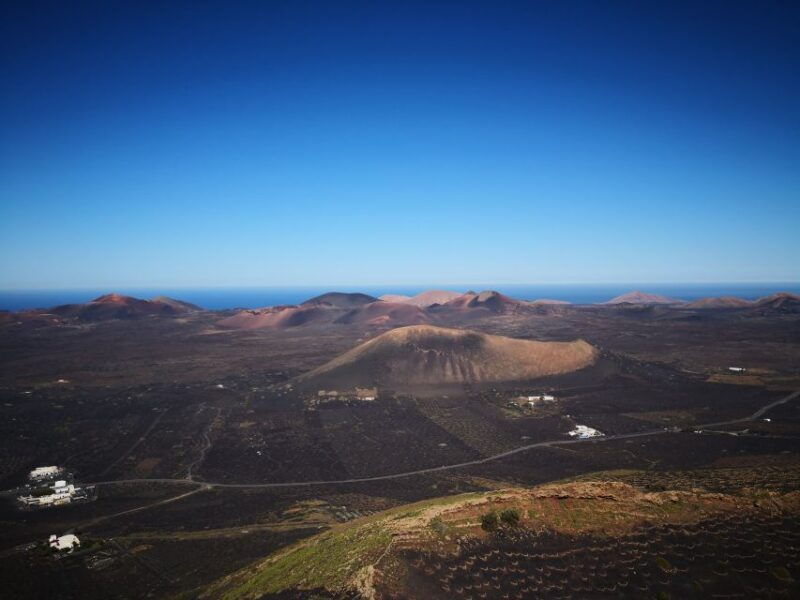 lanzarote-the-geria-vineyards-hiking-tour