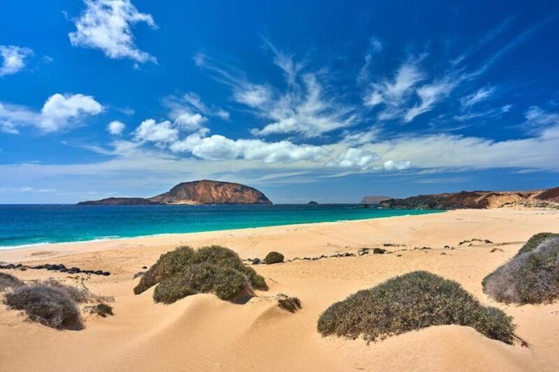 lanzarote-the-graciosa-complete-jeep-tour-with-beach-time