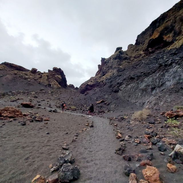 lanzarote-timanfaya-natural-park-trekking-tour