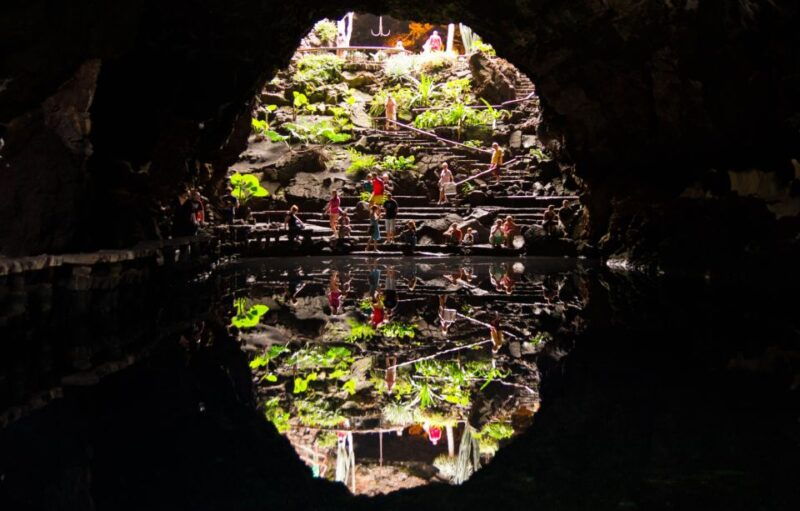 lanzarote-timanfaya-park-jameos-del-agua-green-cave-day-trip