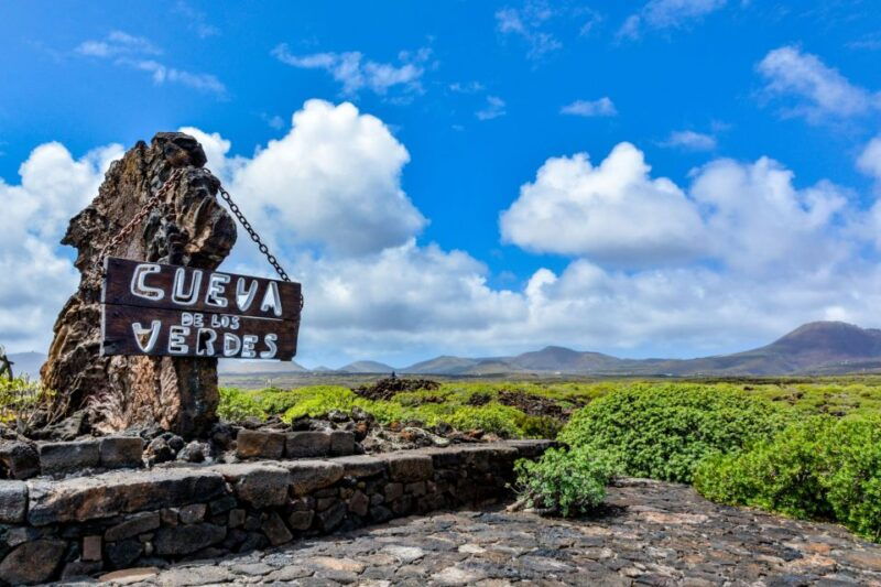 lanzarote-timanfaya-park-jameos-del-agua-green-cave-day-trip