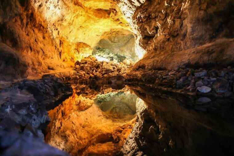 lanzarote-timanfaya-park-jameos-del-agua-green-cave-day-trip