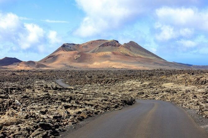 lanzarote-volcanoes-tour-departing-from-fuerteventura-4